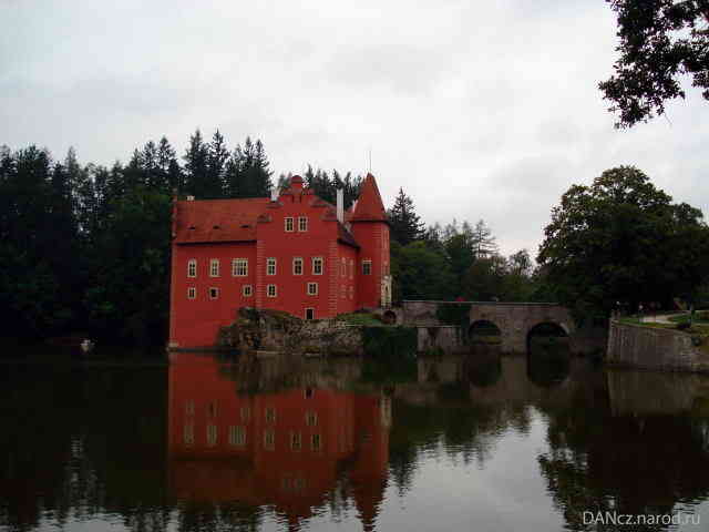 красный замок в Чехии.