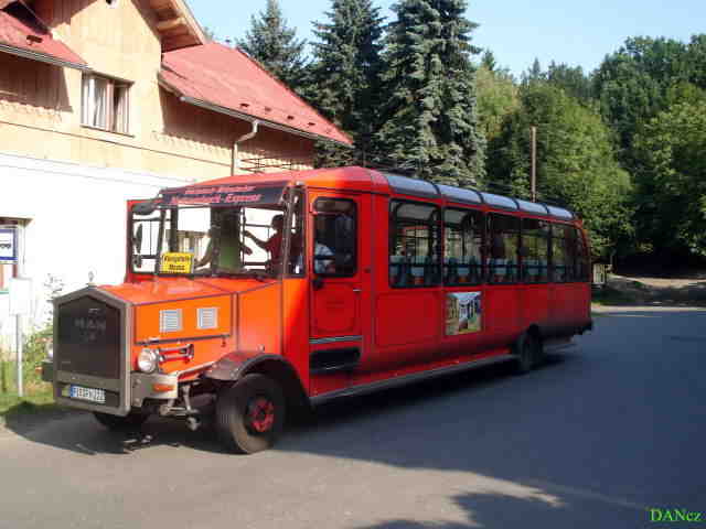 Прогулочный автобус в Чешскаой Швейцарии.